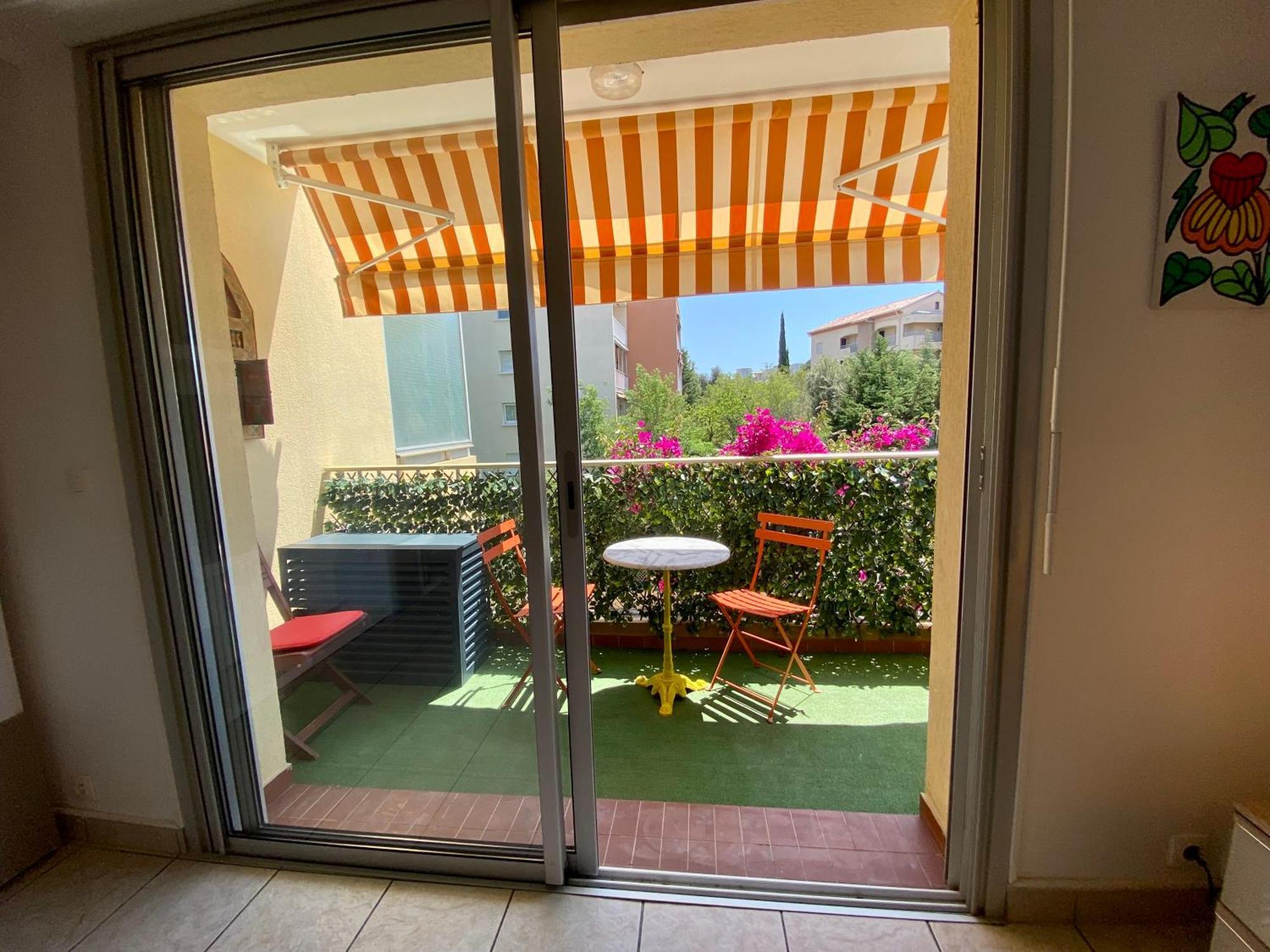 Chez Virginie : Appartement Lumineux Au Calme. Fréjus Exterior foto